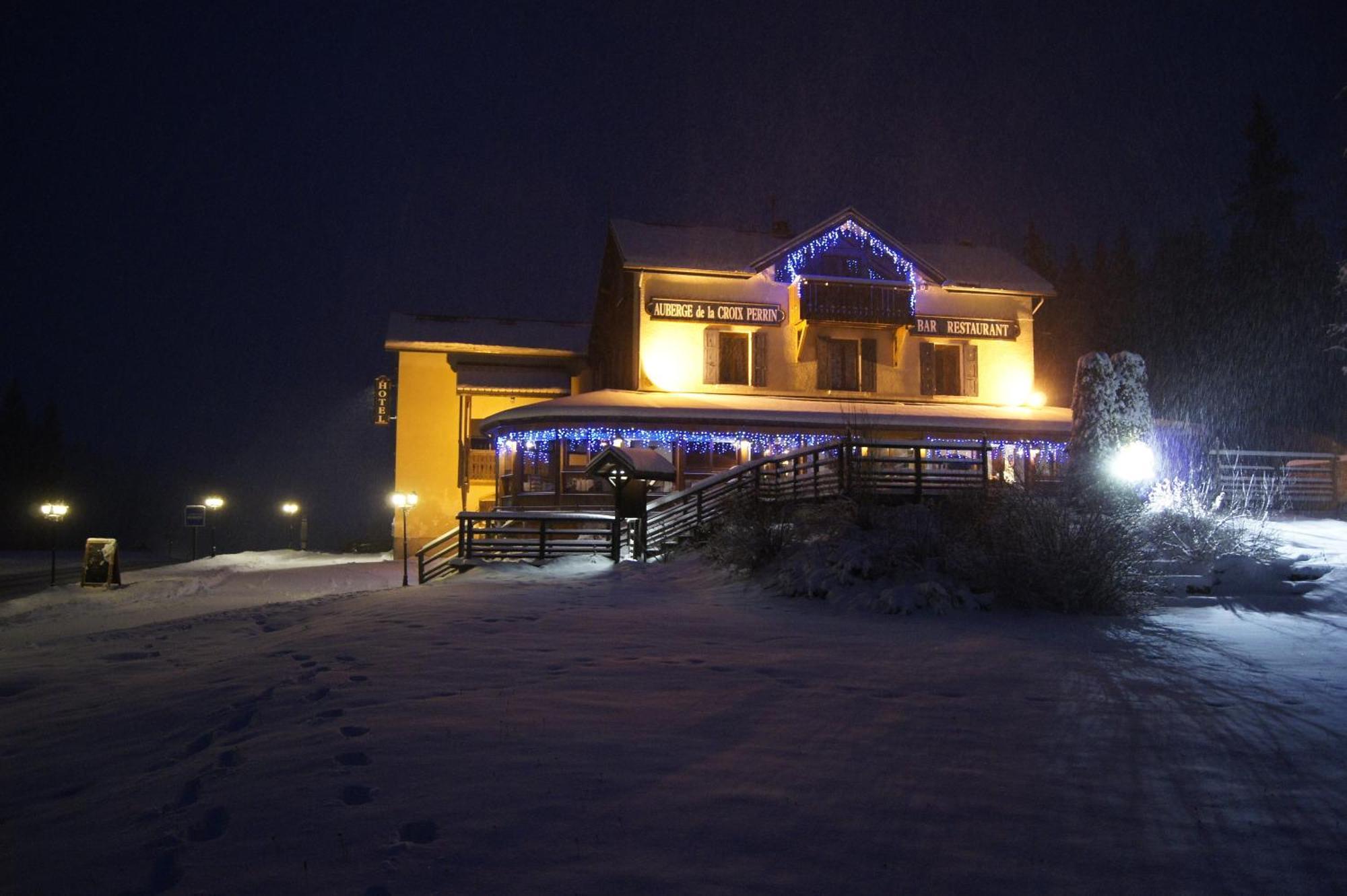 Auberge De La Croix Perrin Ланс-ан-Веркор Экстерьер фото