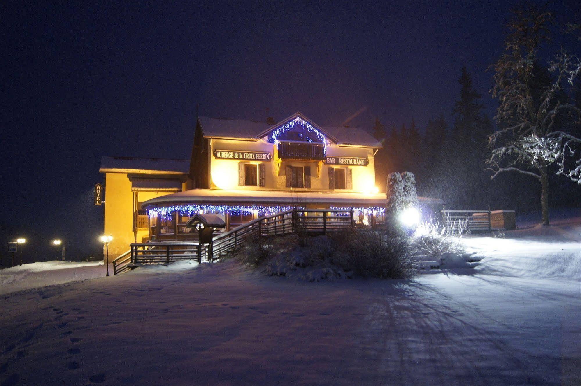 Auberge De La Croix Perrin Ланс-ан-Веркор Экстерьер фото